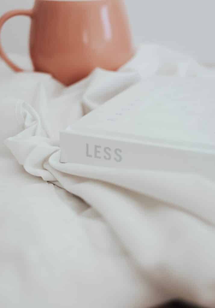 Photo "Minimalist Living: Fewer Possessions, More Peace"