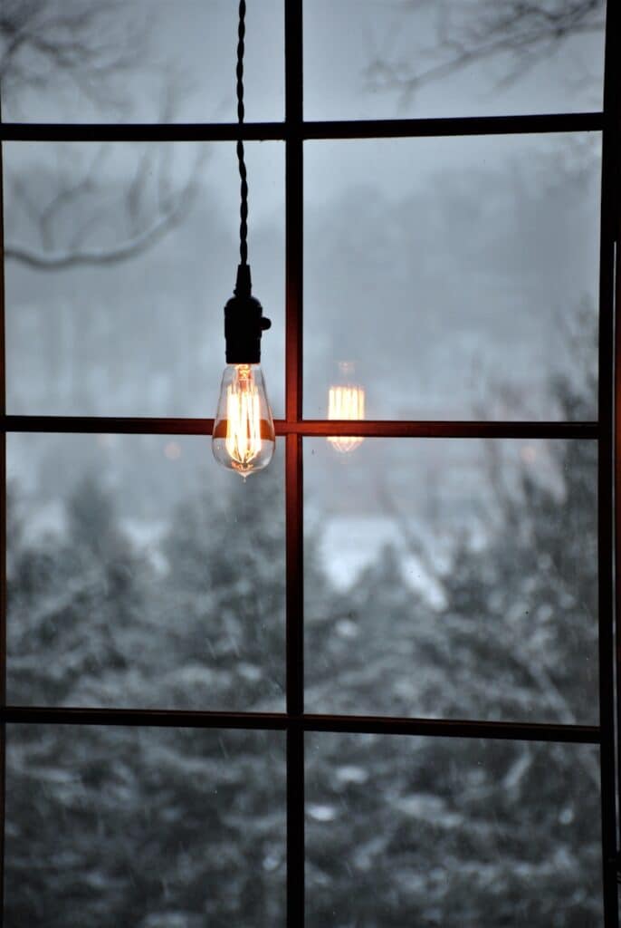 Photo "Atmospheric Lighting Ideas for Every Season"